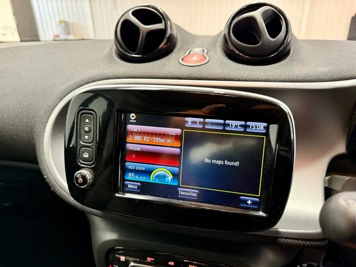 2016-smart-fortwo-09-edition-black-twinamic-big-12