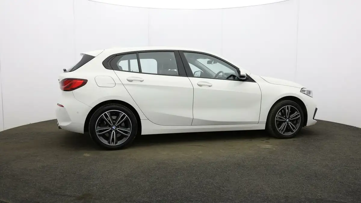 2021-bmw-1-series-20td-120d-xdrive-sport-lcp-big-52
