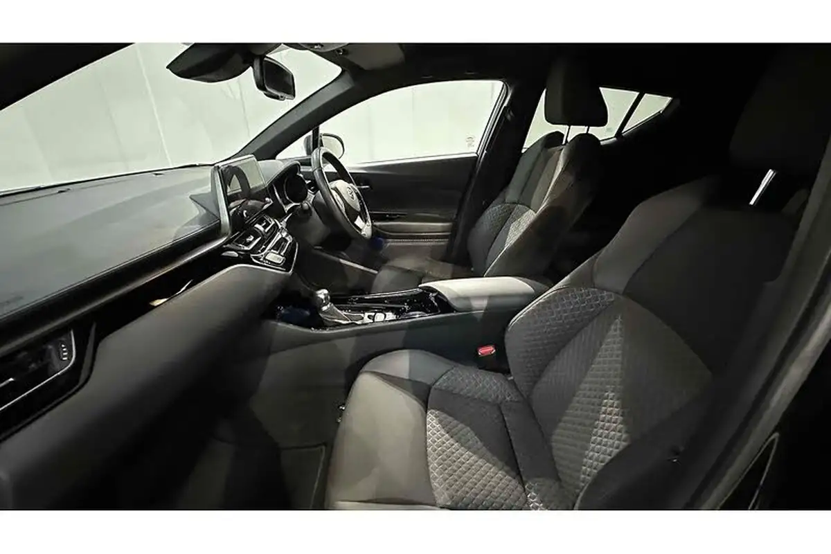 2022-toyota-c-hr-18-vvt-i-design-big-19