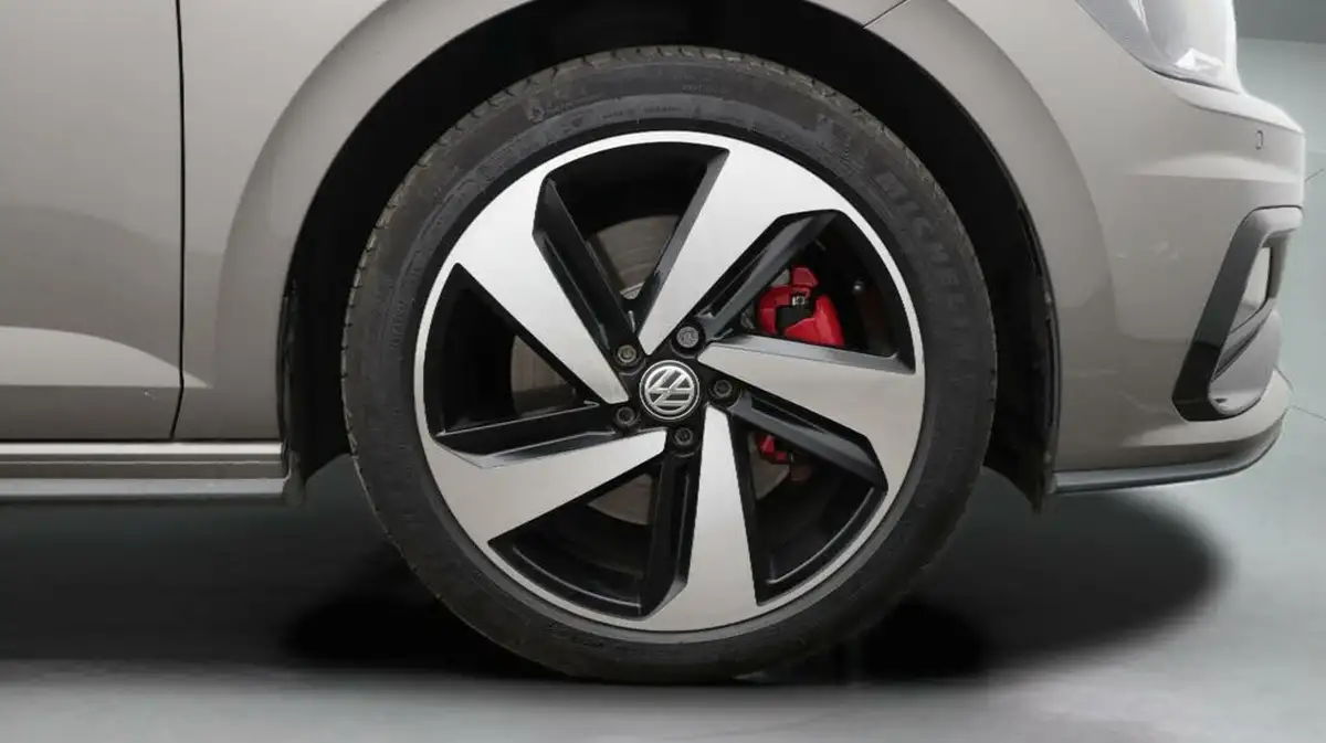 2019-volkswagen-polo-20-tsi-gti-big-18