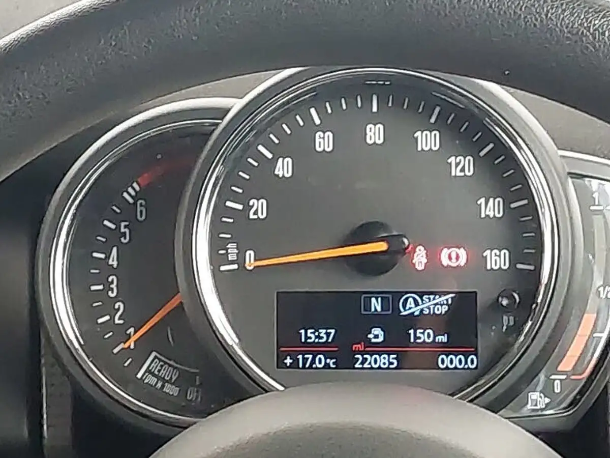 2019-mini-cooper-15-cooper-classic-hatchback-5d-big-8