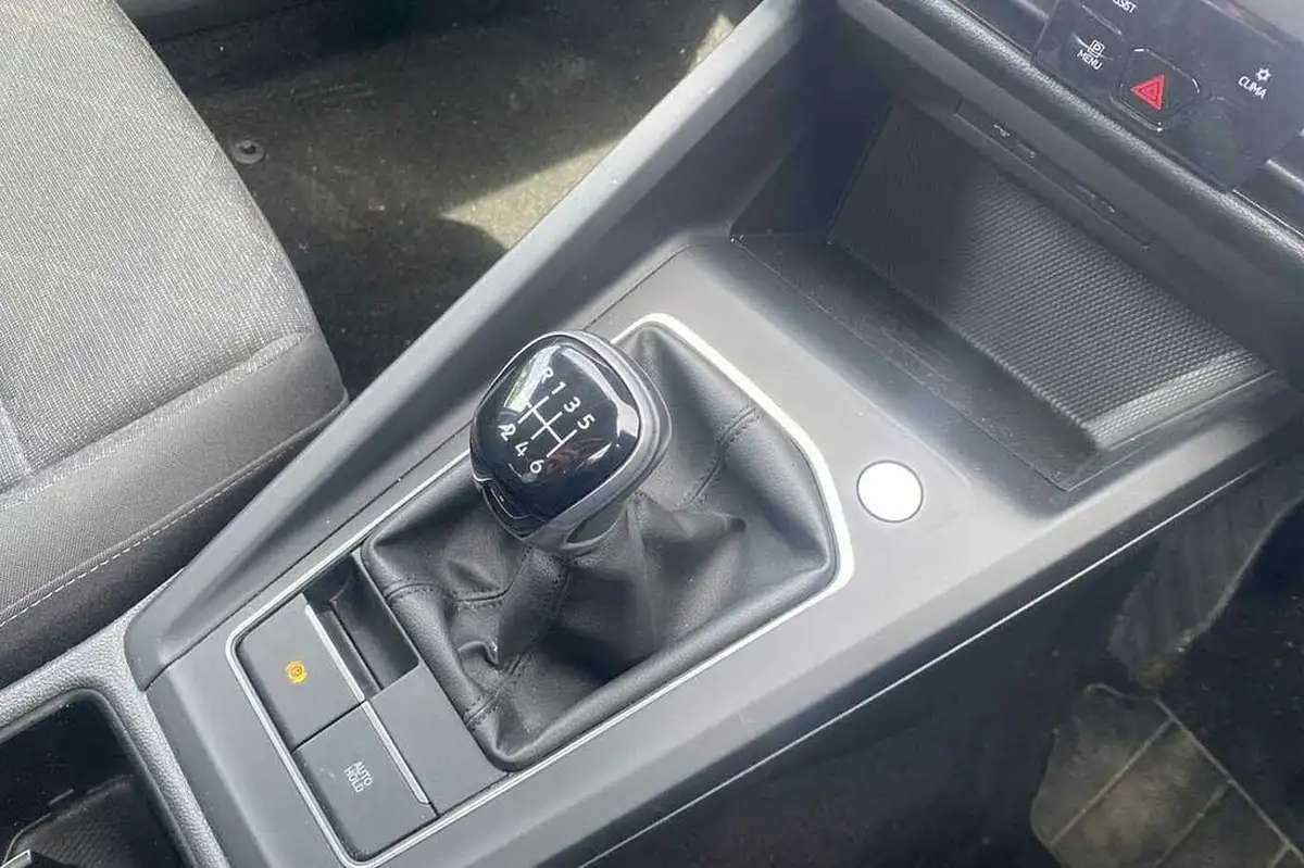 2022-volkswagen-golf-15-tsi-life-130ps-hatchback-big-18
