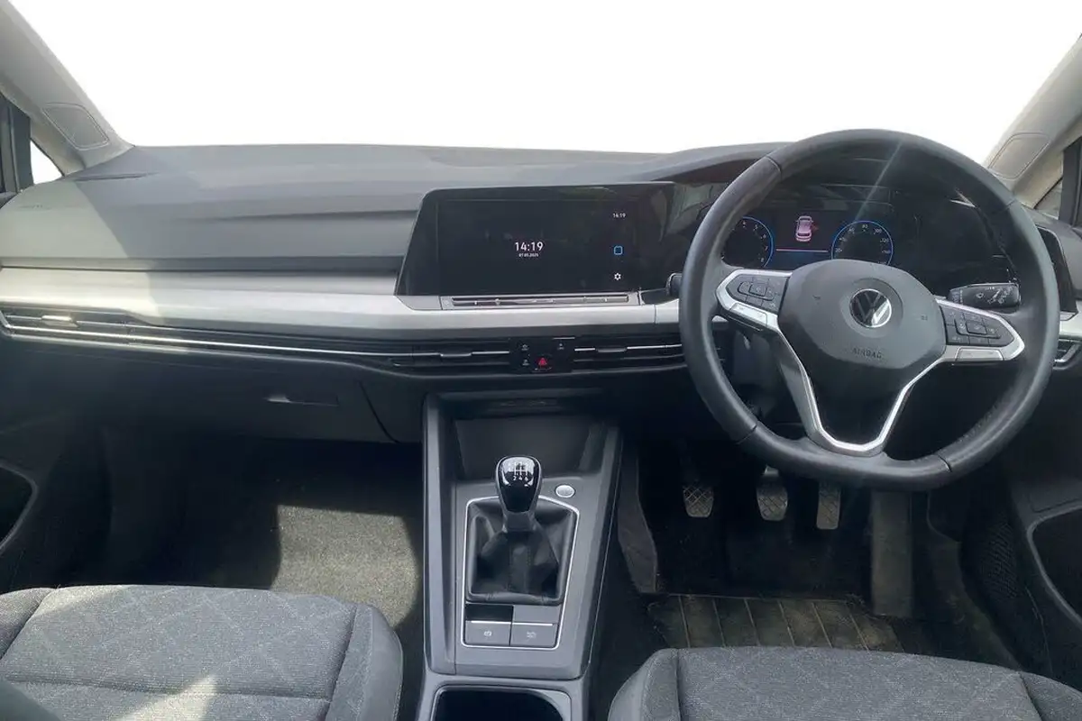 2022-volkswagen-golf-15-tsi-life-130ps-hatchback-big-42