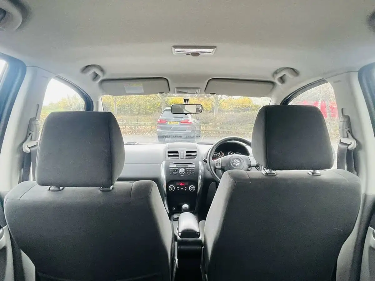 2009-suzuki-sx4-big-18
