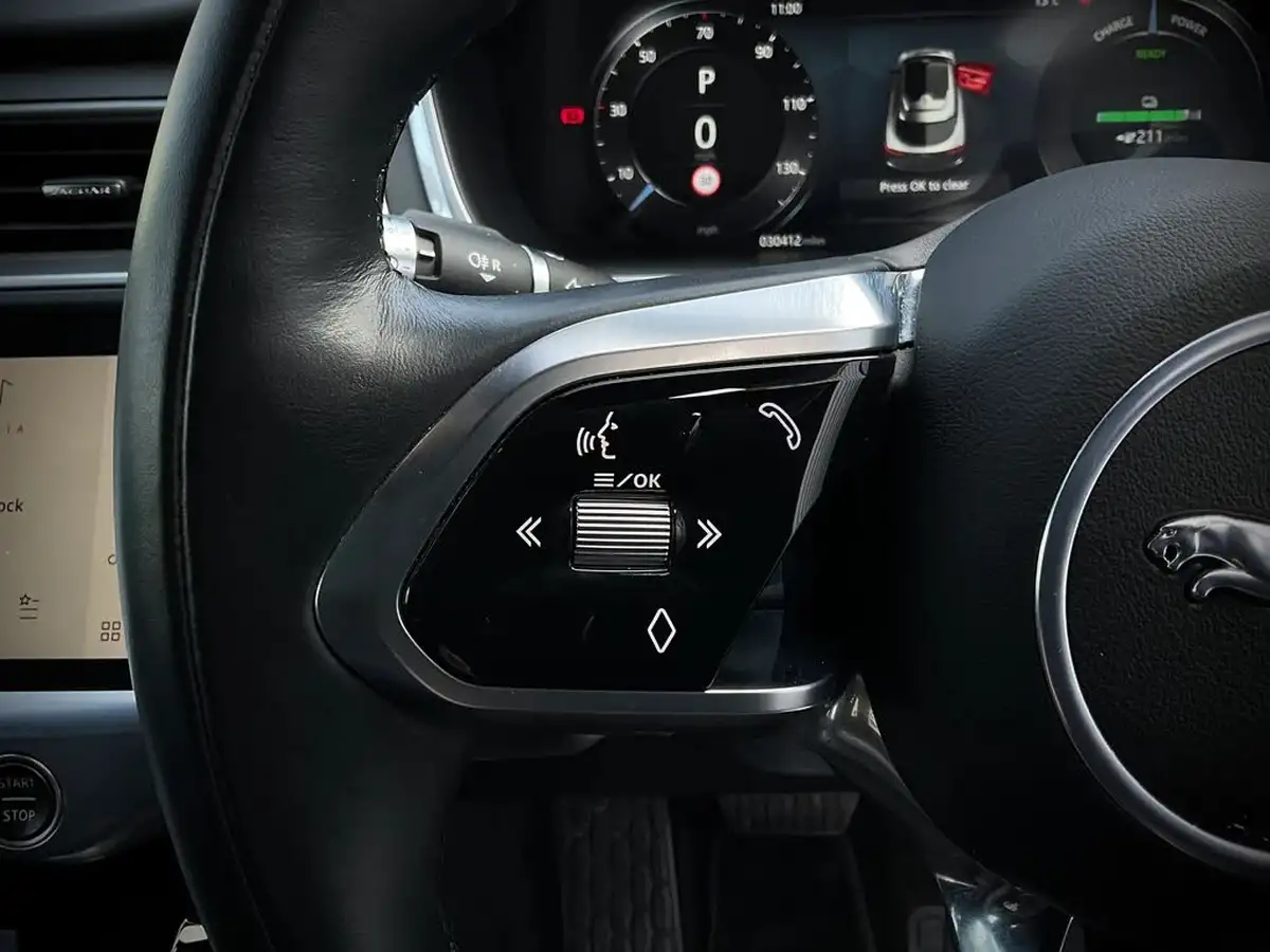 2021-jaguar-i-pace-ev400-black-big-24