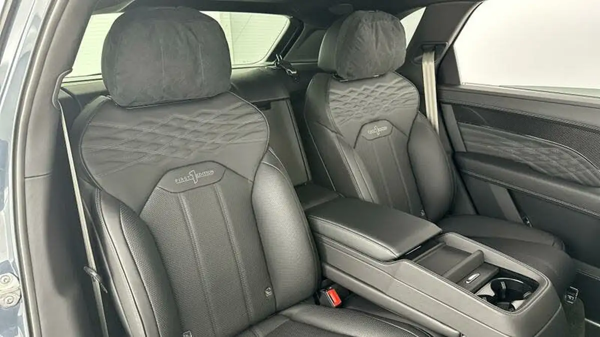 2025-bentley-bentayga-40-v8-extended-wheelbase-azure-big-17