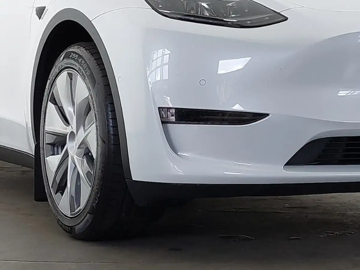 2022-tesla-model-y-e-long-range-big-8