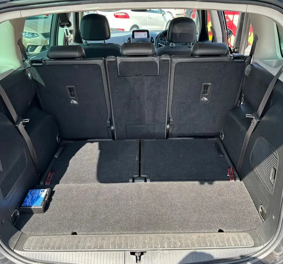 2014-vauxhall-zafira-tourer-20cdti-se-big-10