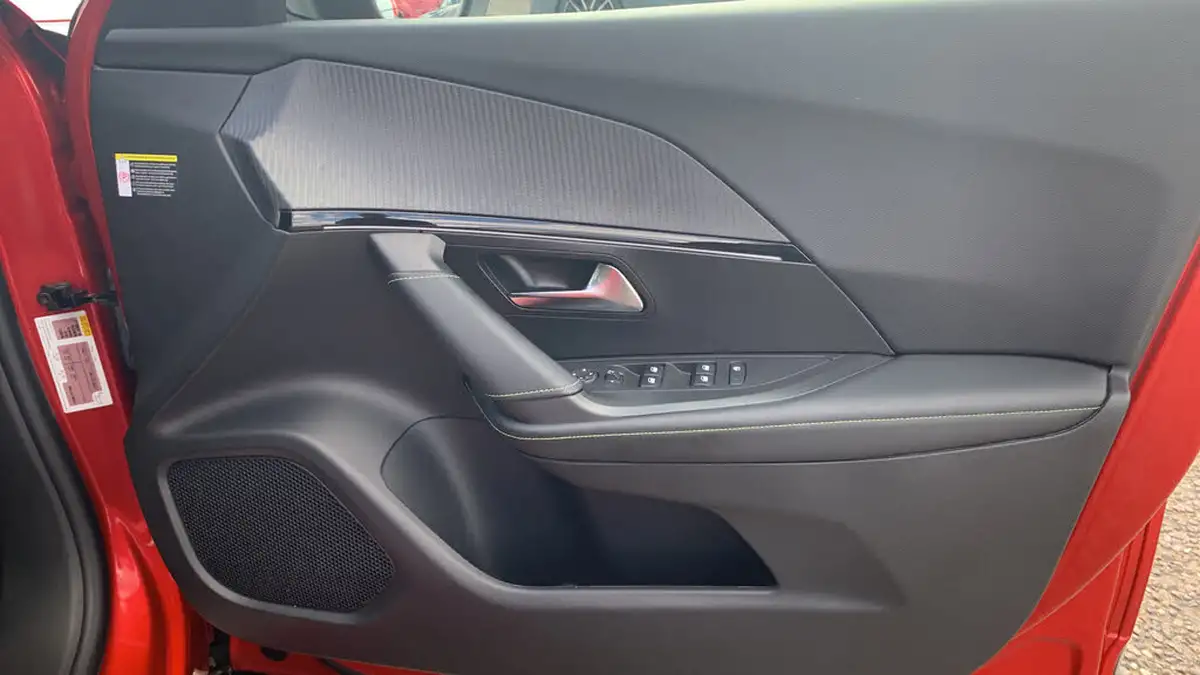 2021-peugeot-2008-suv-12-puretech-gt-big-21