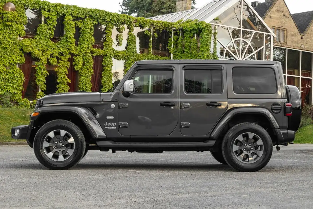 2019-jeep-wrangler-20-gme-overland-hard-5d-big-11