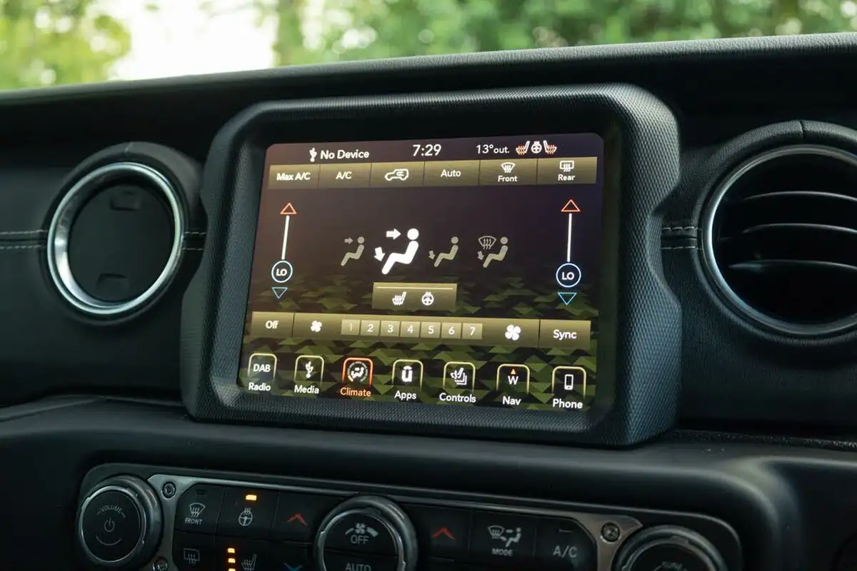 2019-jeep-wrangler-20-gme-overland-hard-5d-big-35