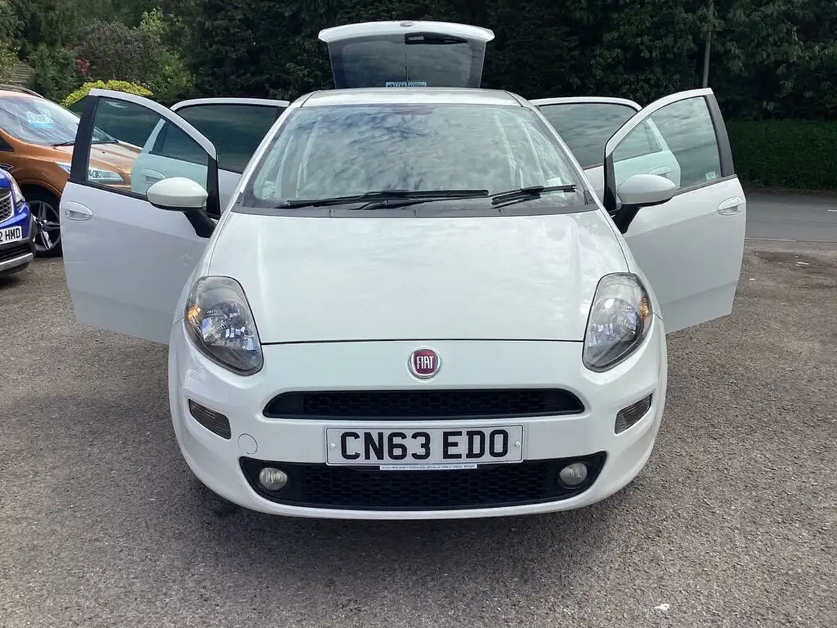 2013-fiat-punto-14-gbt-105bhp-multiair-5d-big-18