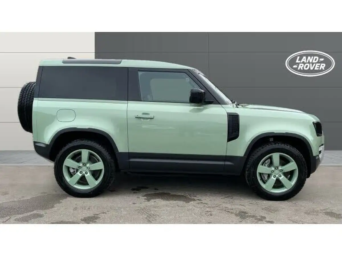 2024-land-rover-90-defender-30-d300-75th-edition-big-4