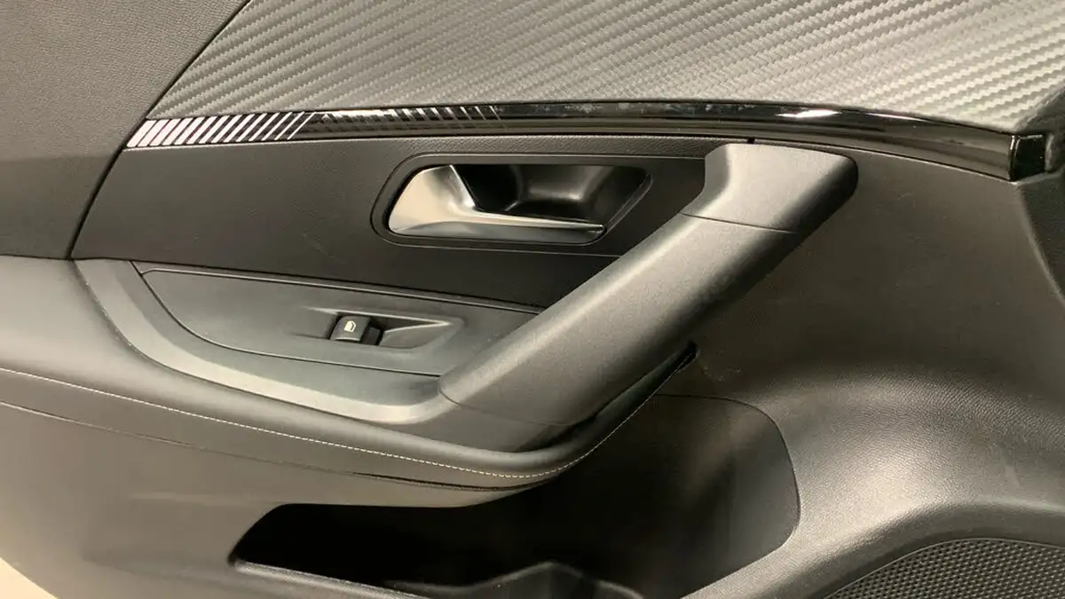 2024-peugeot-2008-suv-e-allure-136ps-50kwh-big-40