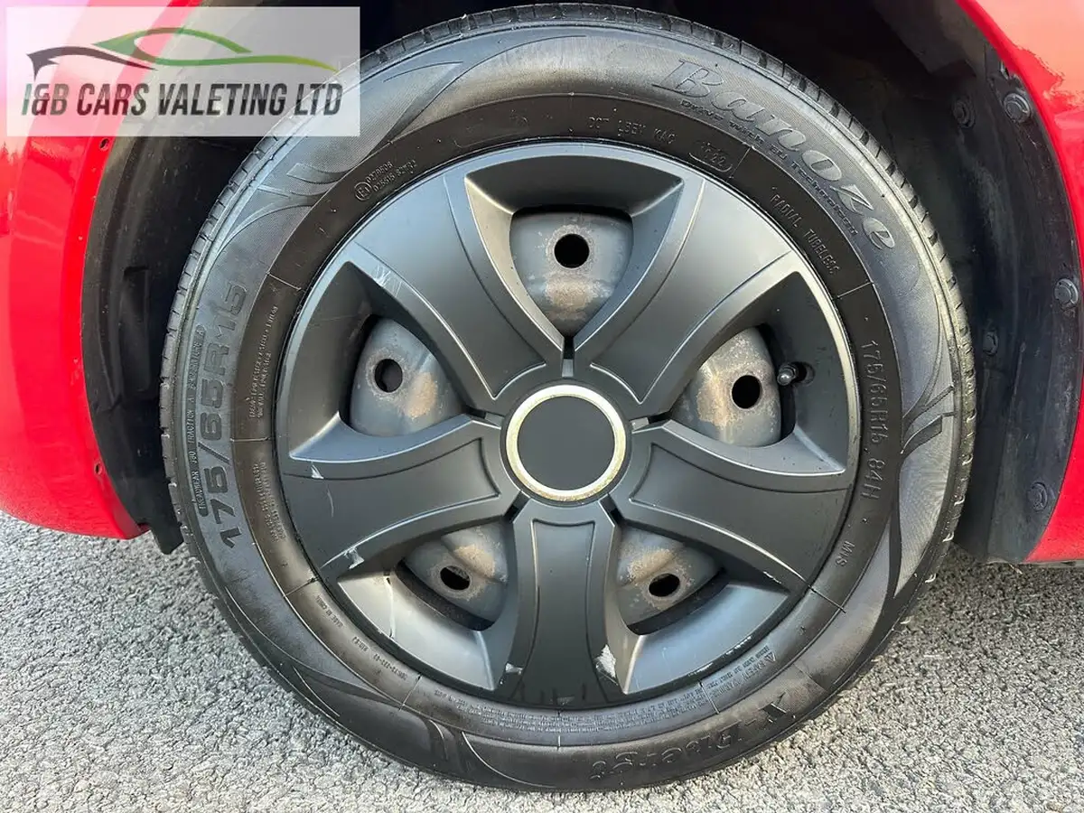 2015-suzuki-swift-12-sz2-5d-big-18