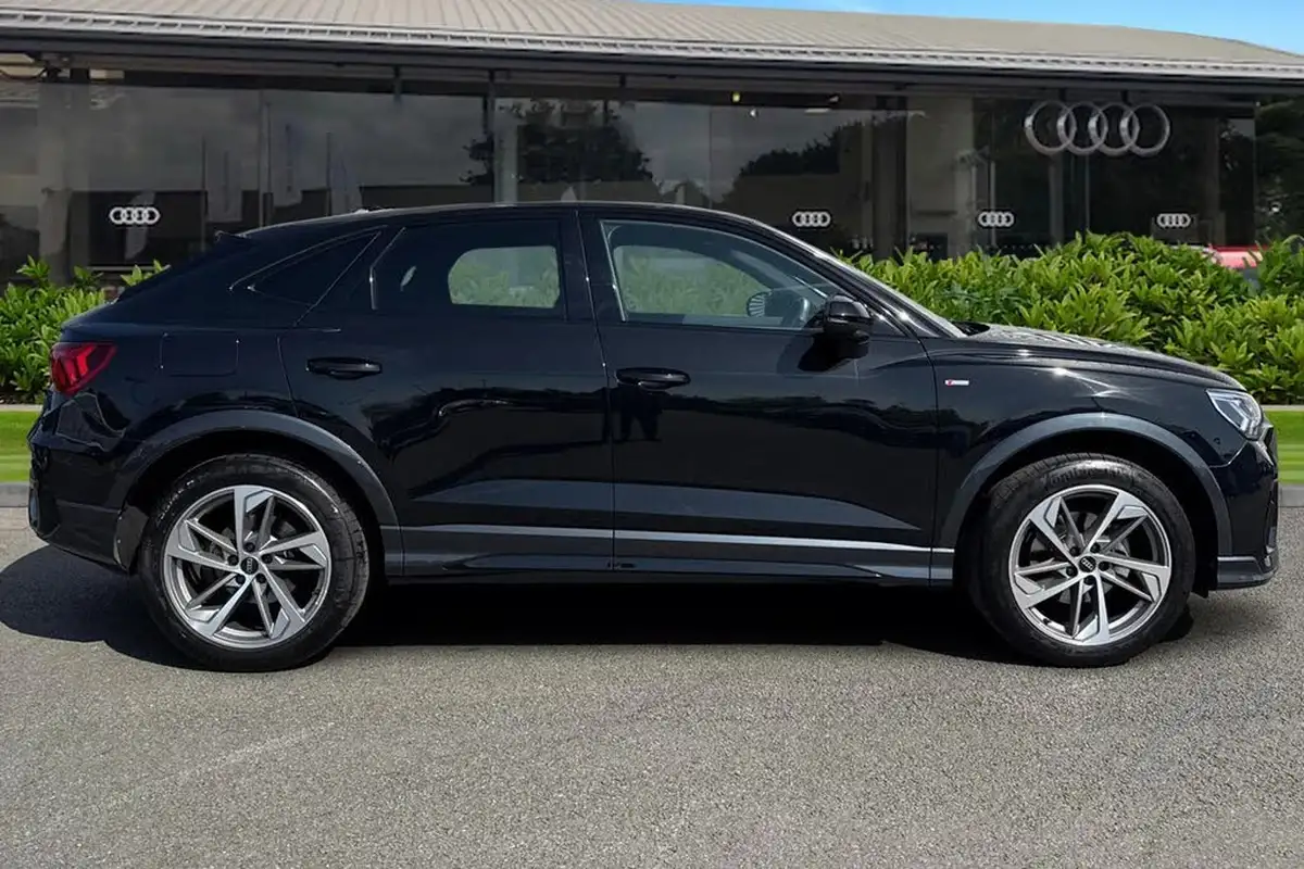 2022-audi-q3-15-35-tfsi-black-edition-cod-sportback-s-tronic-big-2
