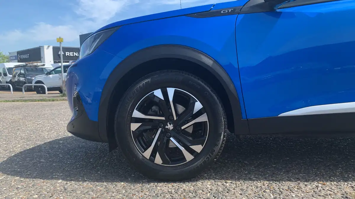 2021-peugeot-2008-suv-12-puretech-gt-eat8-big-13