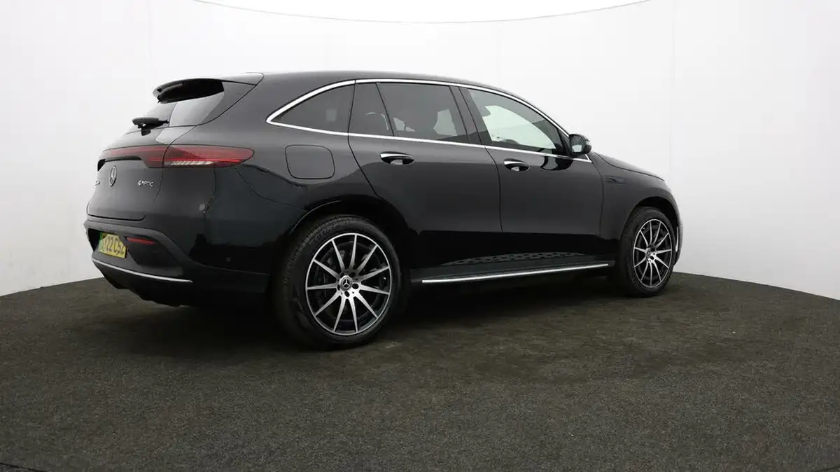 2022-mercedes-benz-eqc-e-eqc-400-amg-line-big-32