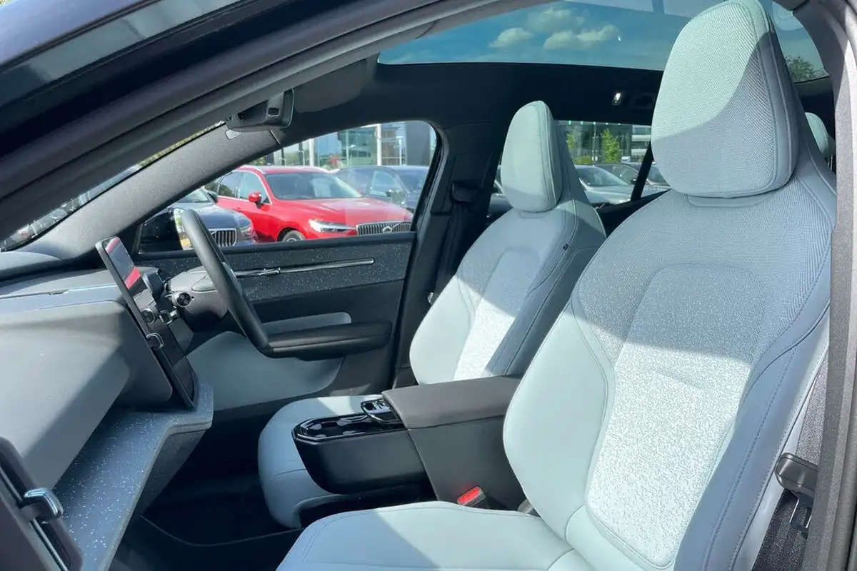 2025-volvo-ex30-e-single-motor-ultra-big-26