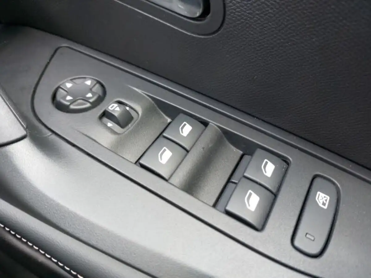 2024-peugeot-2008-suv-12-puretech-allure-130ps-big-13