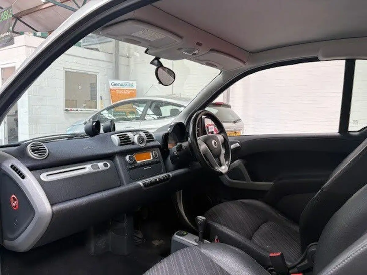 2013-smart-fortwo-10-pulse-71bhp-coupe-softouch-big-7