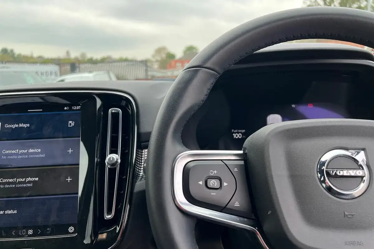 2022-volvo-xc40-20-b3-plus-big-10