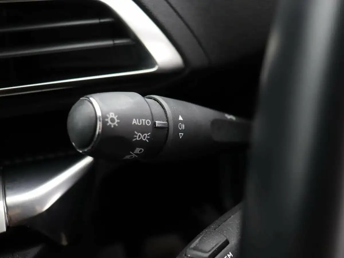 2022-peugeot-3008-suv-12-puretech-allure-big-47