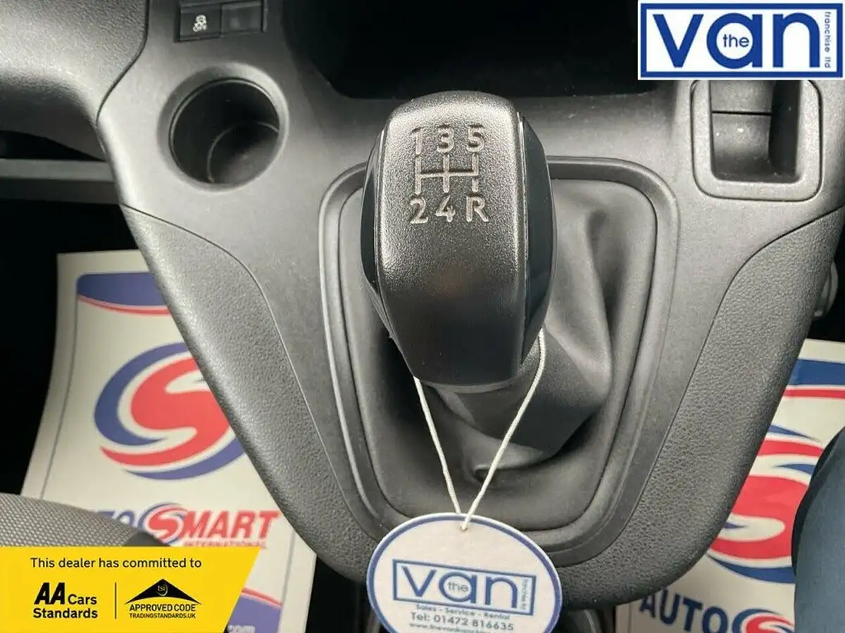 2019-vauxhall-combo-15cdti-sportive-2300-16v-100pseu6dt-l1h1-panel-big-23