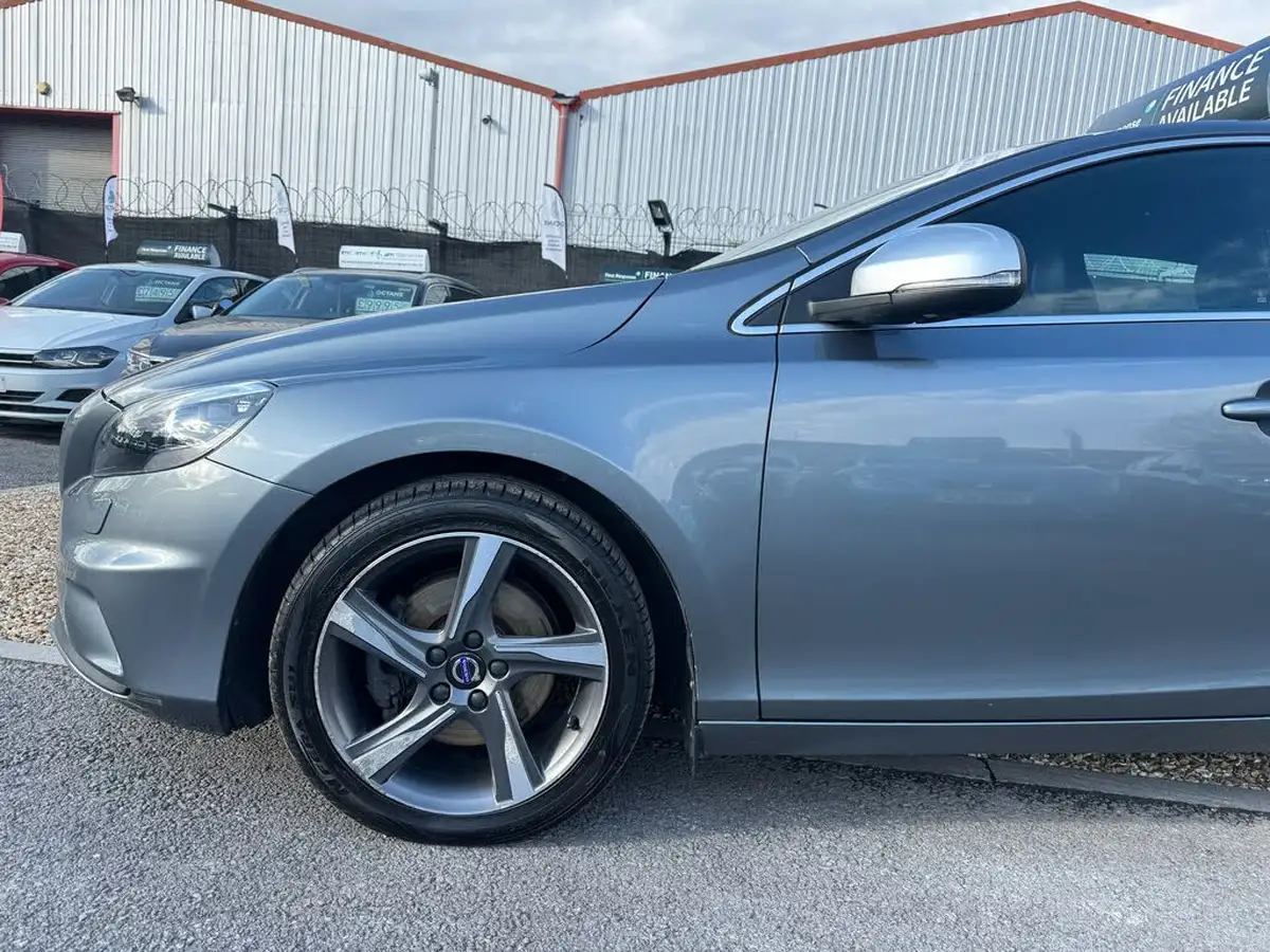 2015-volvo-v40-20td-d2-r-design-lux-nav-big-20