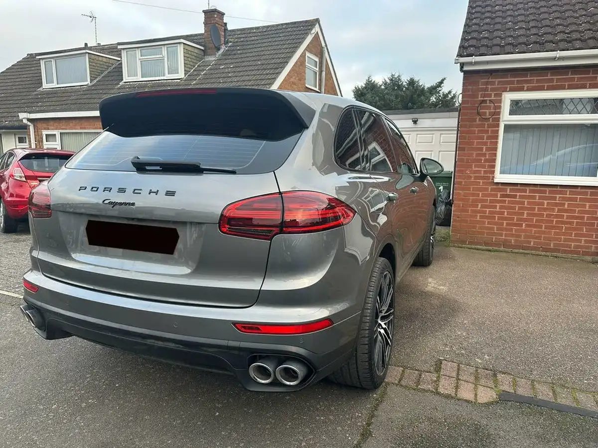 2015-porsche-cayenne-30td-big-10