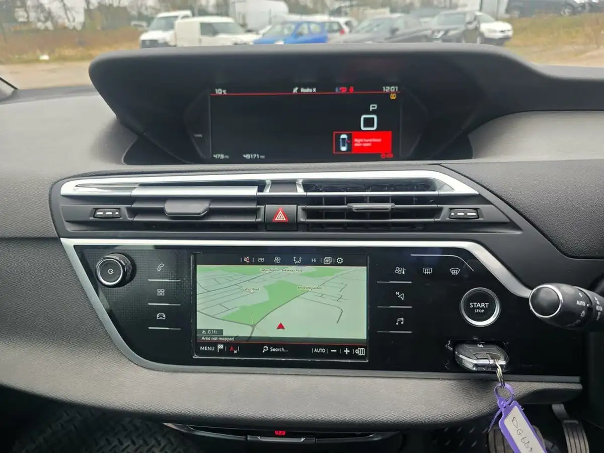 2016-citroen-grand-c4-picasso-16bluehdi-feel-eat6-big-36