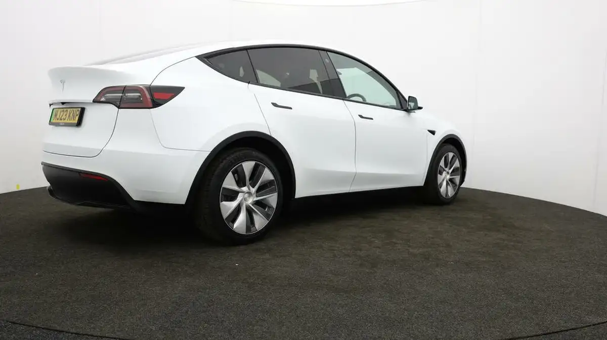 2023-tesla-model-y-e-rwd-big-6