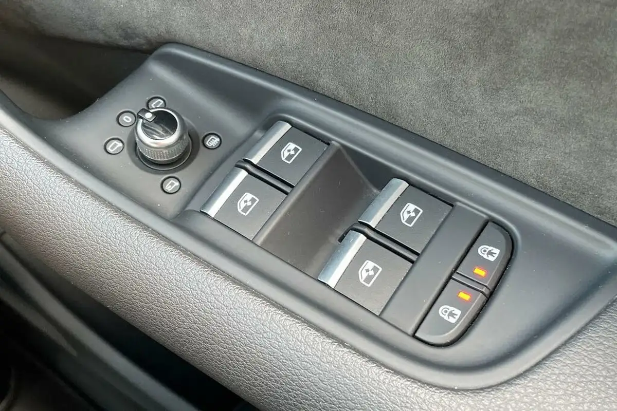 2021-audi-q7-30-50-tdi-black-edition-big-14