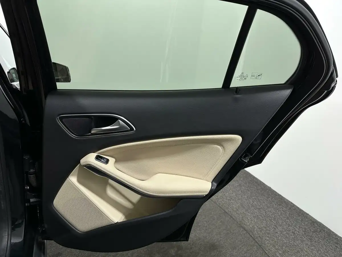 2017-mercedes-benz-gla-class-21d-gla-200d-se-executivess-7g-dct-big-39