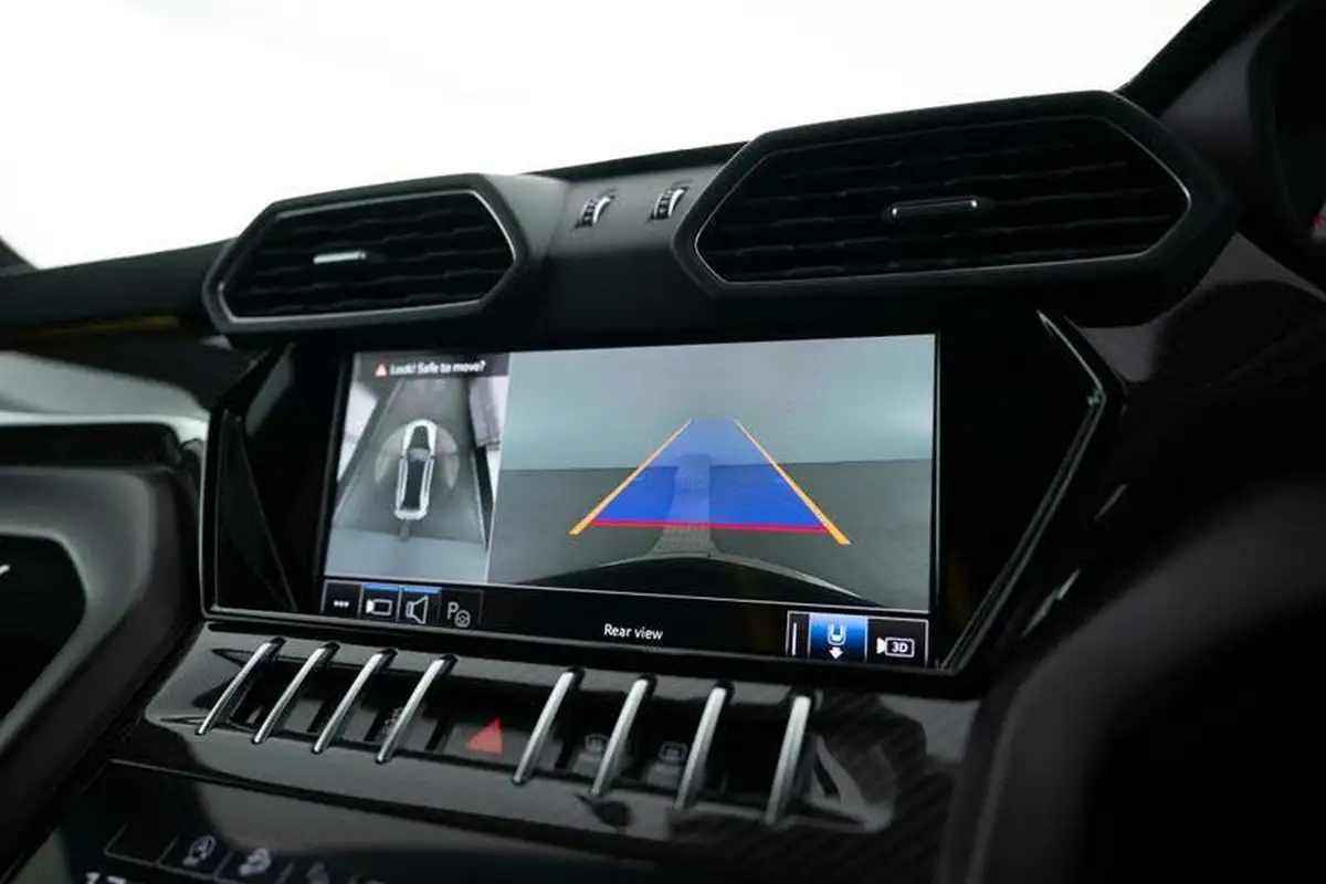 2024-lamborghini-urus-40-no-trim-big-14