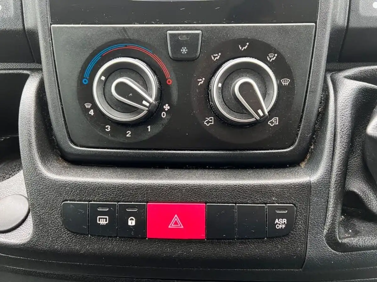 2019-peugeot-boxer-20-bluehdi-335-l4-luton-bfb-big-36