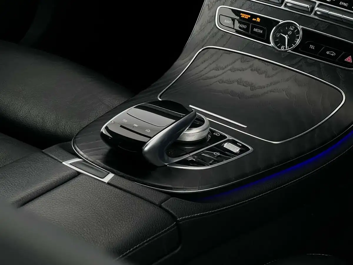 2019-mercedes-benz-e-class-20d-e220d-amg-line-edition-saloon-4d-big-33