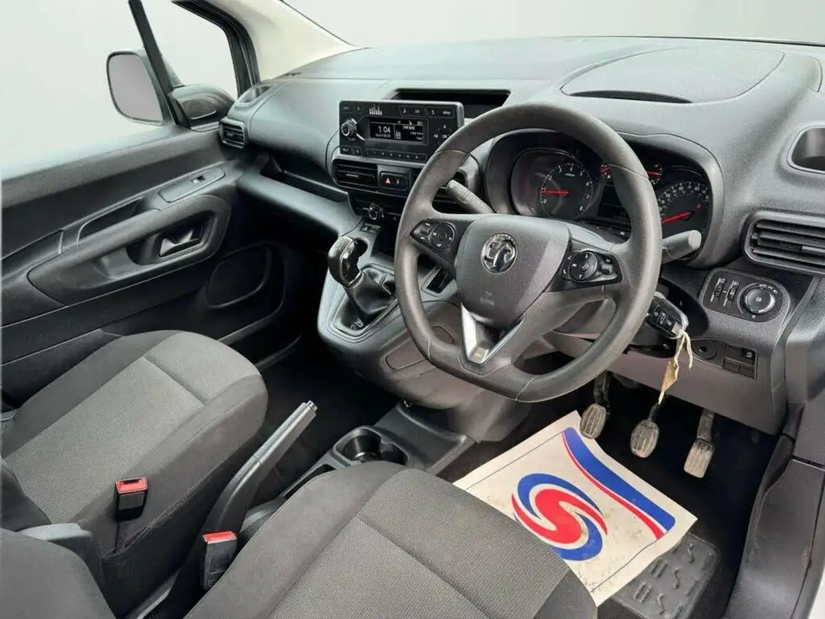 2020-vauxhall-combo-15cdti-sportive-2300-100pseu6d-t-l2h1-panel-big-14