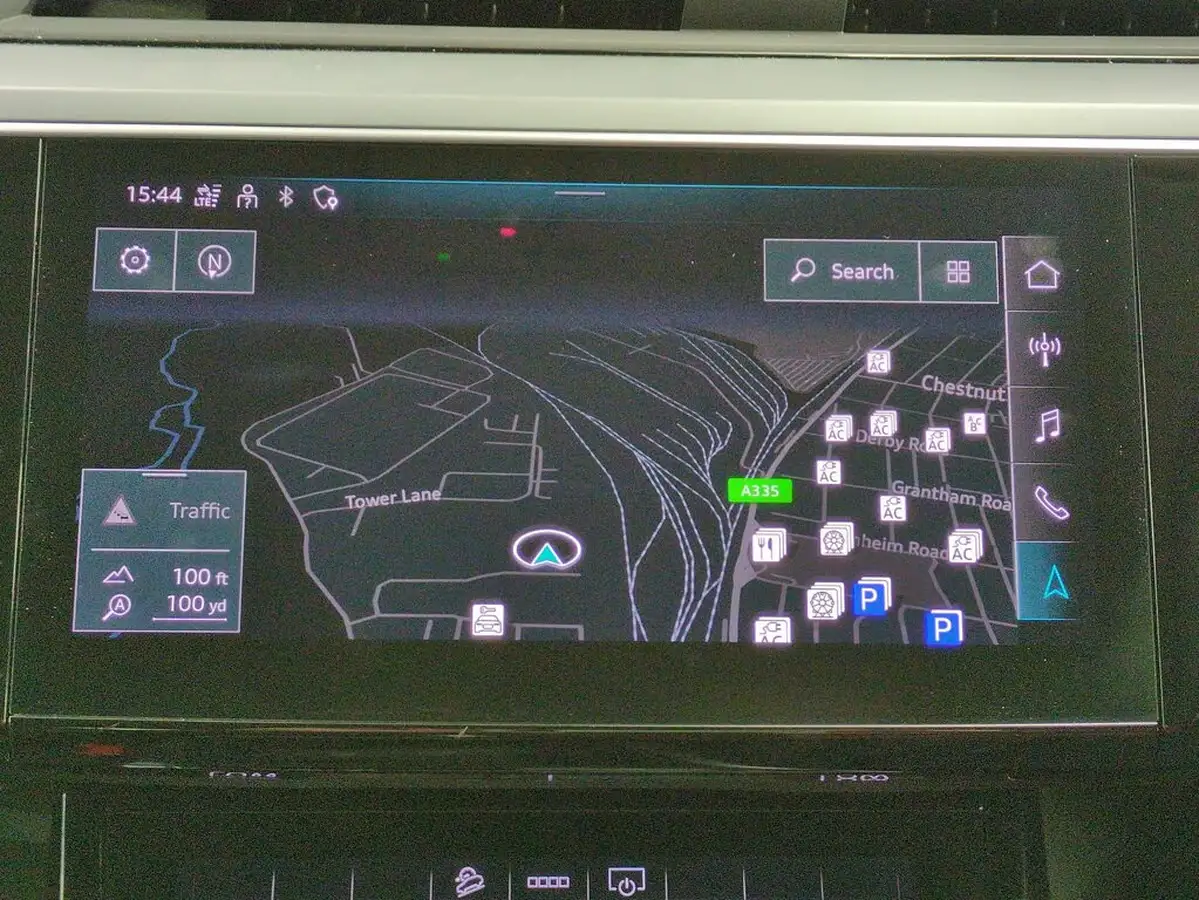 2021-audi-e-tron-50e-technik-station-wagon-big-4