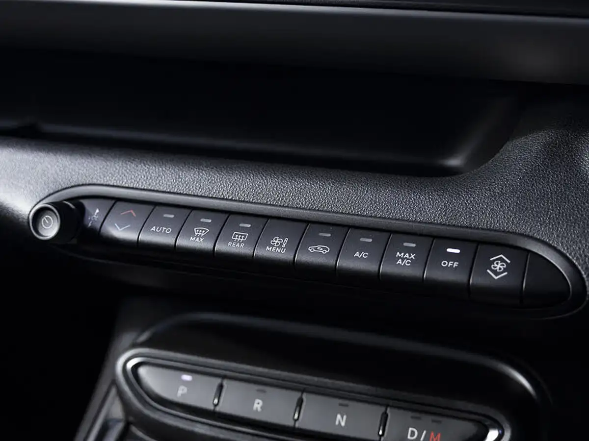 2025-jeep-avenger-12-gse-summit-e-hybrid-48v-auto-big-16
