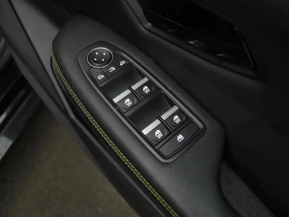 2023-renault-megane-e-tech-e-techno-big-13