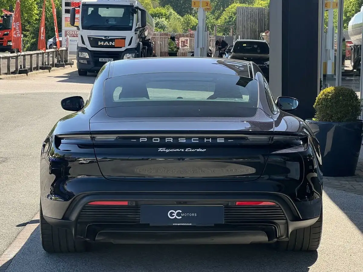 2023-porsche-taycan-e-turbo-big-6