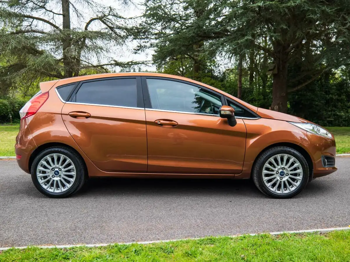 2014-ford-fiesta-10-titanium-80ps-ss-5d-big-7