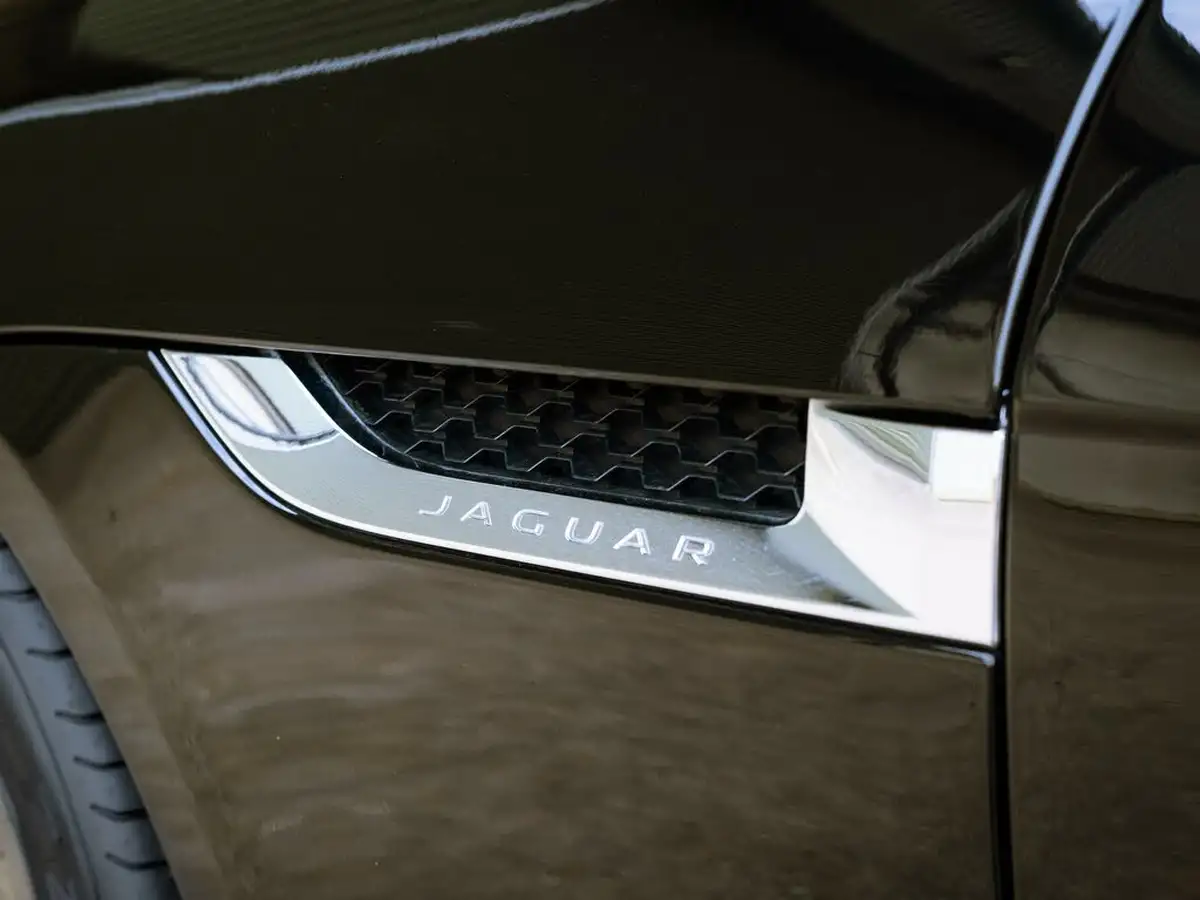 2015-jaguar-f-type-30-v6-coupe-quickshift-big-23