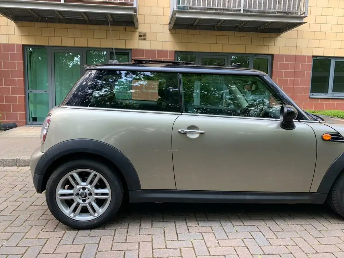 2011-mini-cooper-16-cooper-122bhp-hatchback-3d-big-7