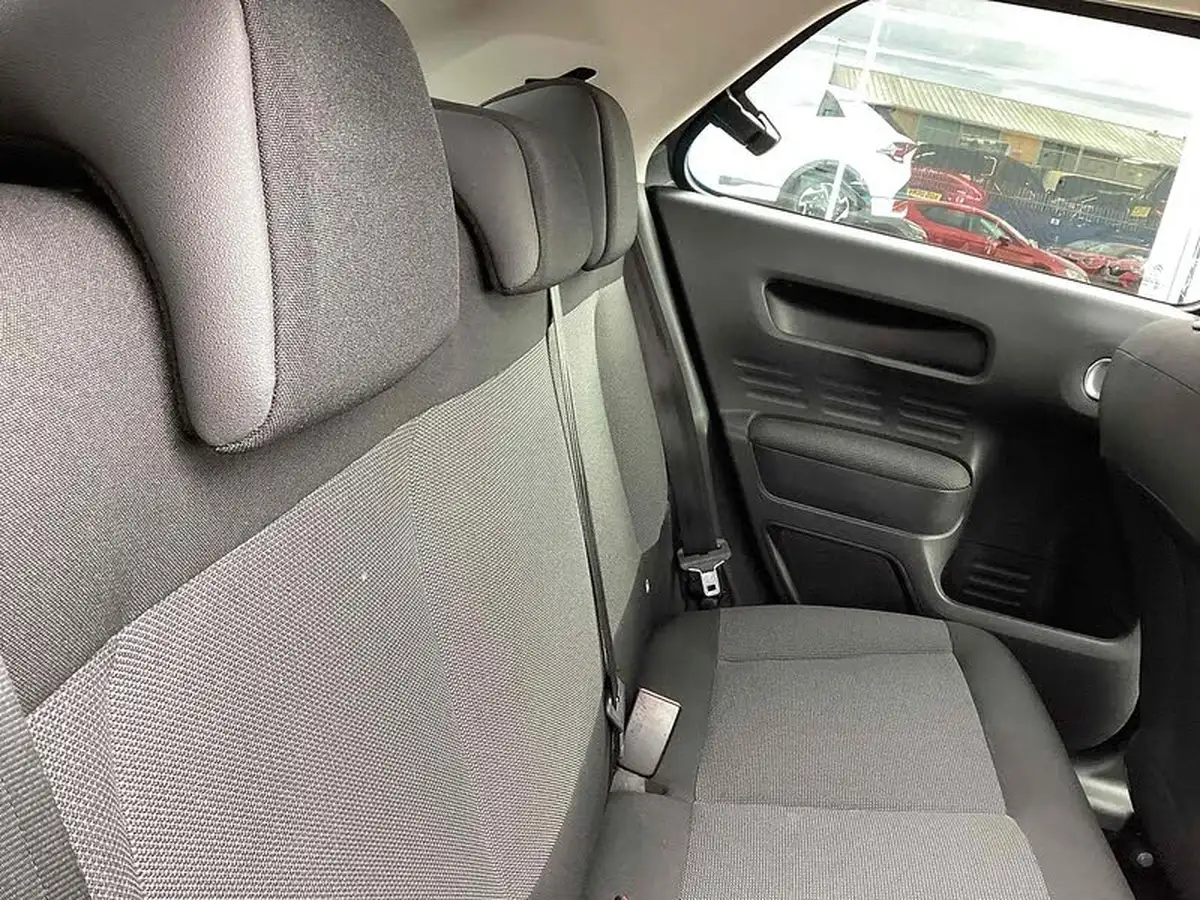 2016-citroen-c4-cactus-16bluehdi-flair-big-21