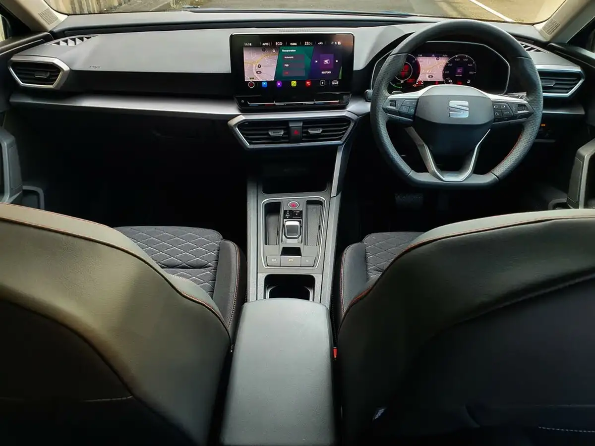 2024-seat-leon-14-e-hybrid-fr-hatchback-big-13