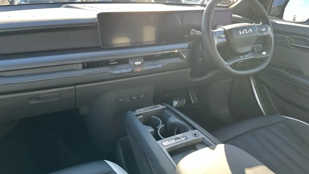 2025-kia-ev9-e-gt-line-s-7-big-2