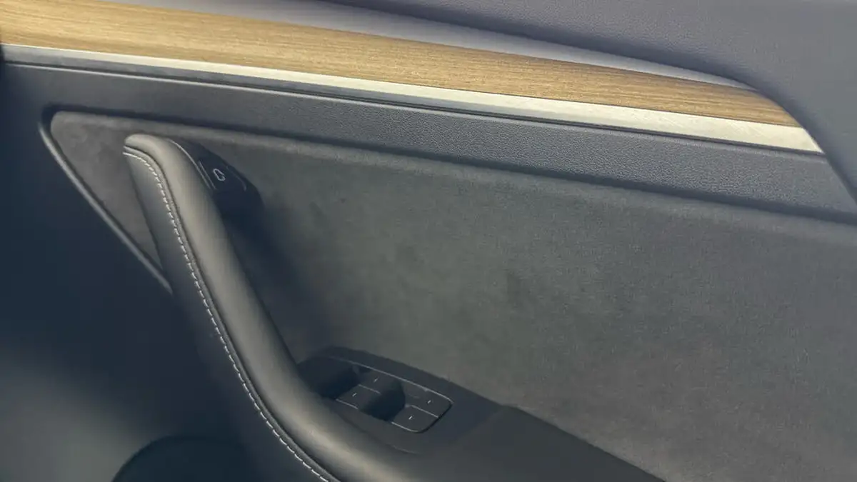 2022-tesla-model-y-e-long-range-big-20
