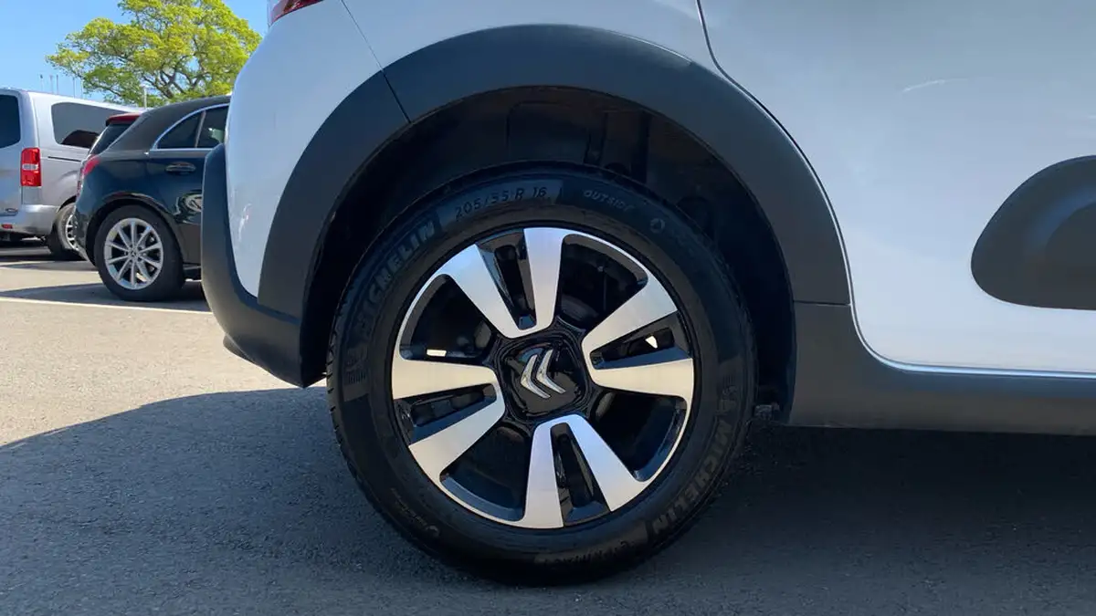 2024-citroen-c3-12-puretech-plus-110ps-eat6-big-15